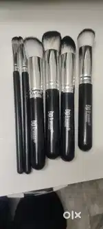 new Bronson makeup brush