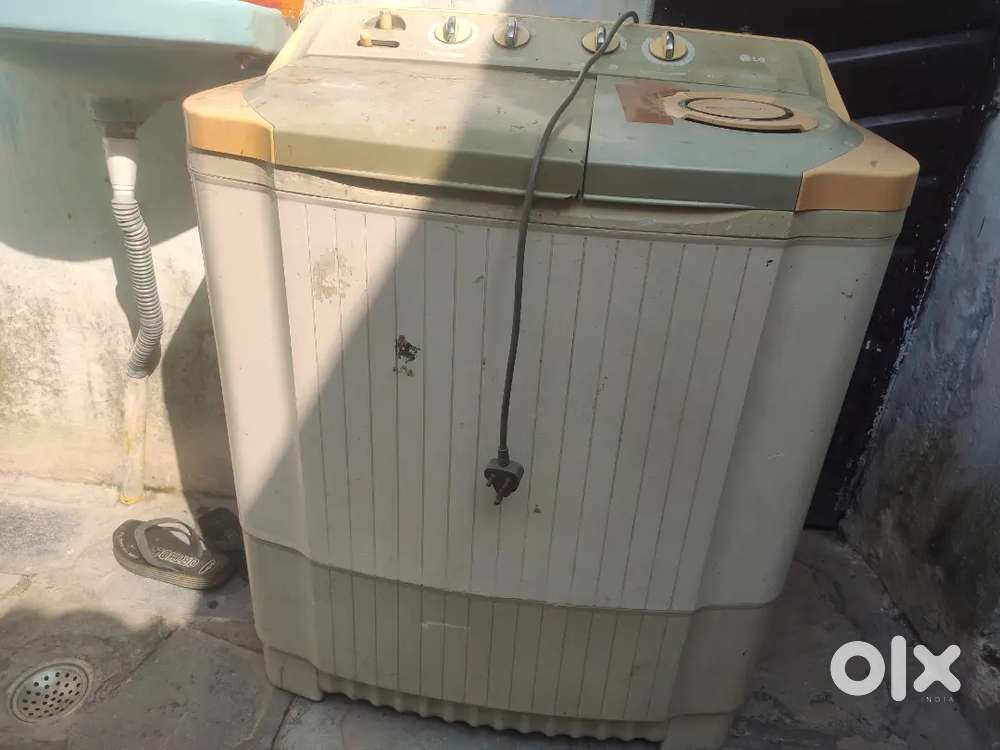 Very good condition semi automatic washing machine