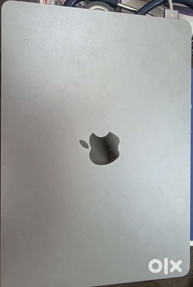 Apple macbook air m2 chip new condition