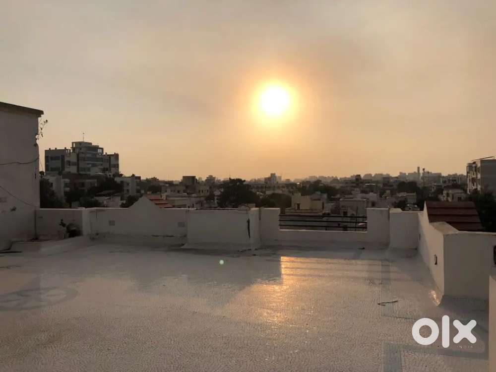 Penthouse with Private terrace (1200sqft)