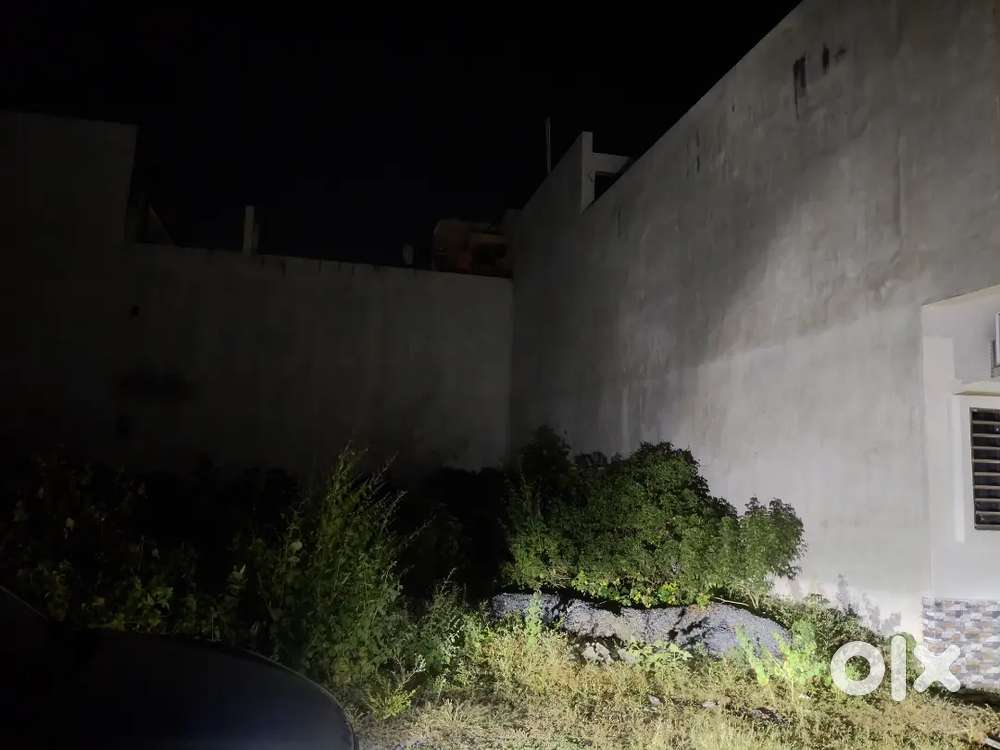 2400 sq ft plot at best location