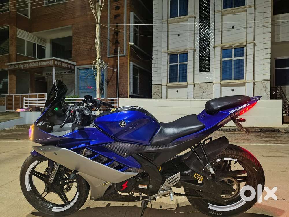 Yahama R15 v2 special addition