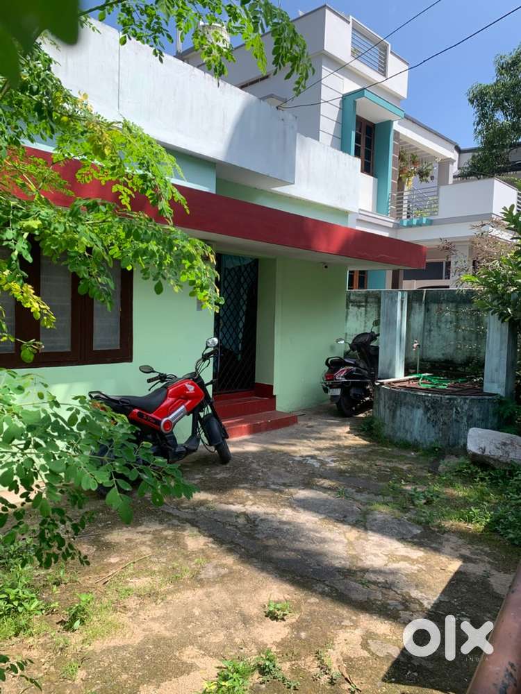 5 cent Square plot for sale with a 25 years old house