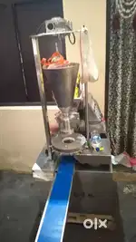 Momo machine
