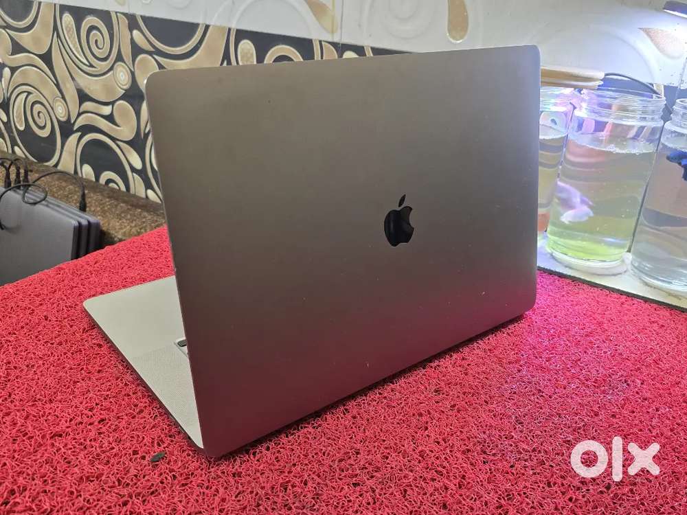 Apple Macbook Pro 2020 i7 16gb 512gb 5.5gb Graphics 16inch Retina