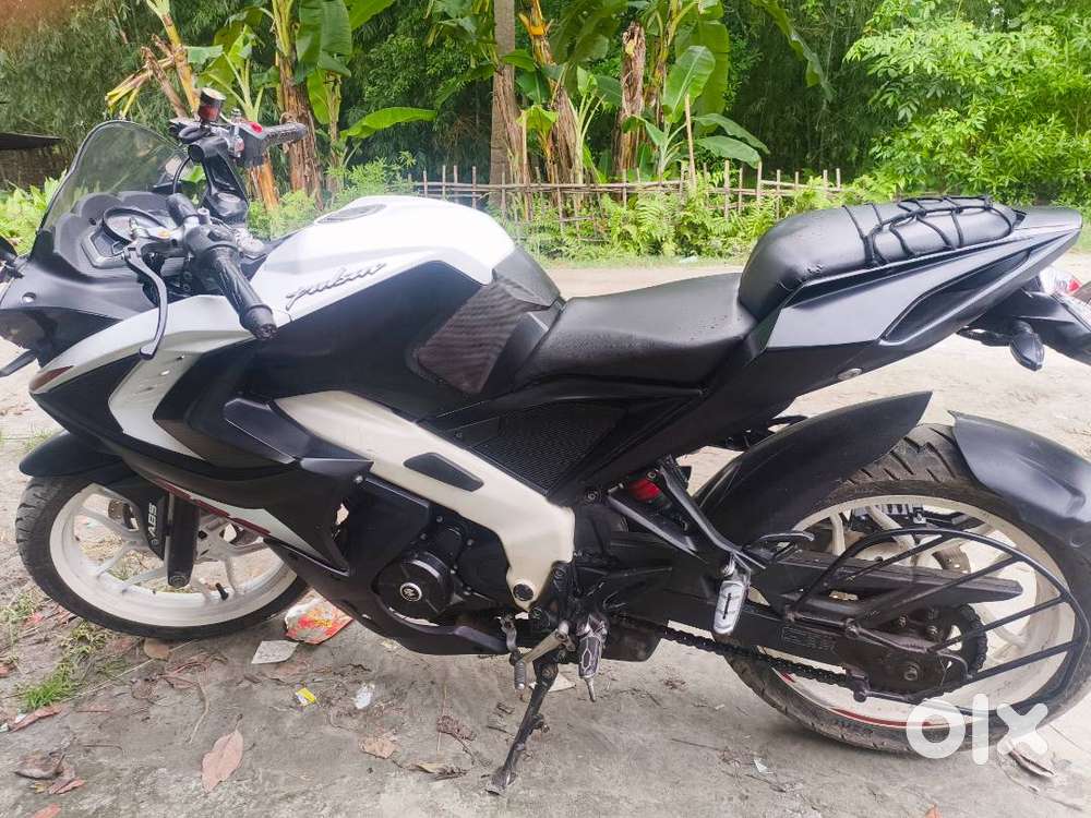 Pulsar 200