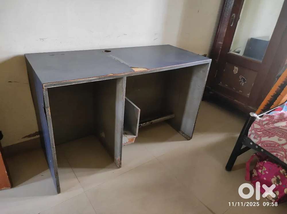 Computer table urgent sale
