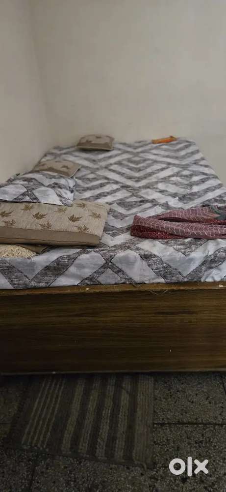 DIWAN with mattress