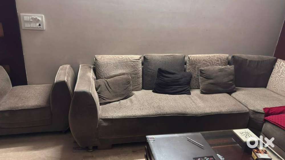 9 Seater L shaped Sofa with center table