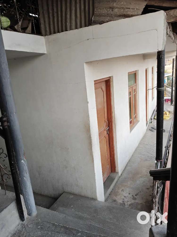 Three rooms on first floor ,main road ,available .