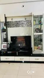 Wall-mounted entertainment unit with display cabinet