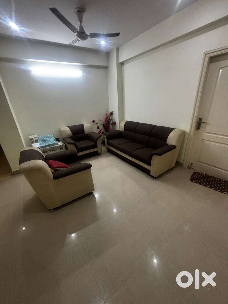 3 BHK FURNISHED FLAT FOR FAMILY