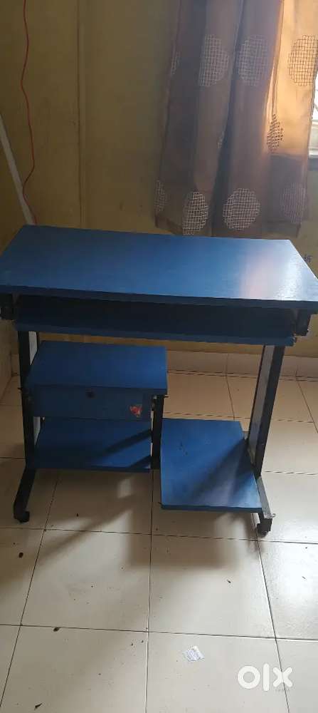Computer/study table dimensions 2.5x1.5x2.5