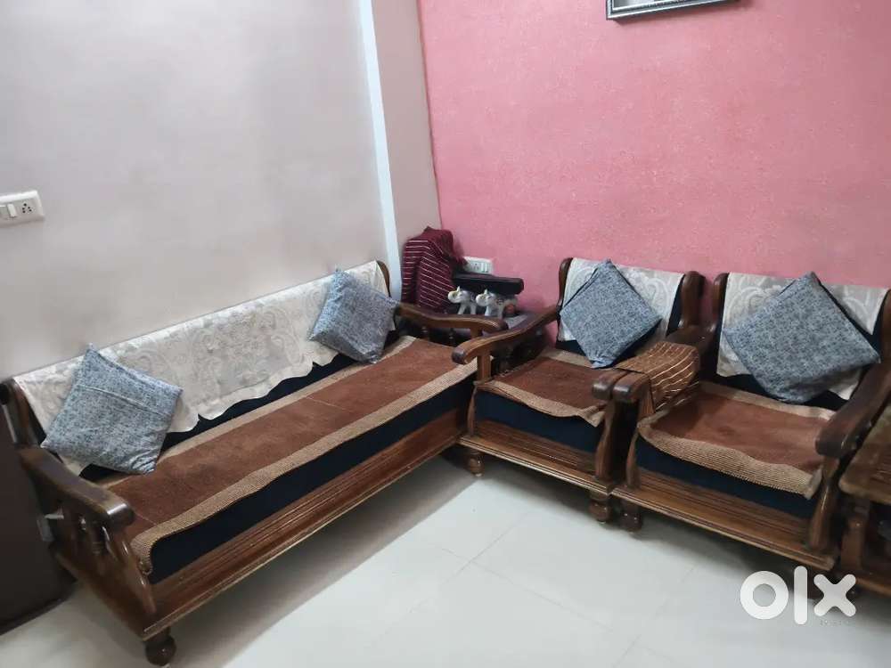 5 sitter Heavy durable wooden sofa