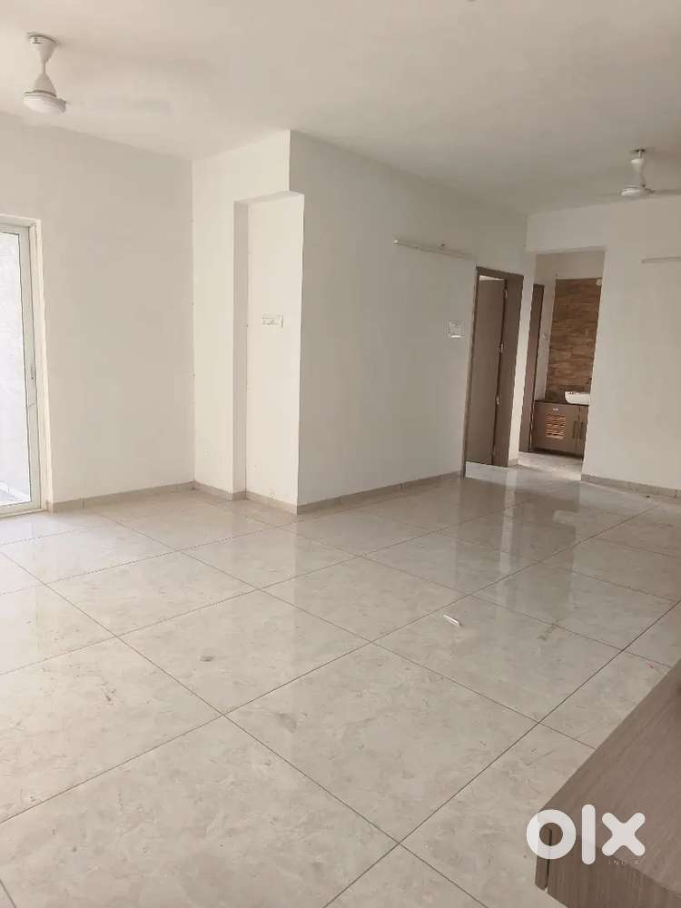 Nice Ground Floor Shop of 500 sq.ft. near Crystal Mall,Kalawad Road