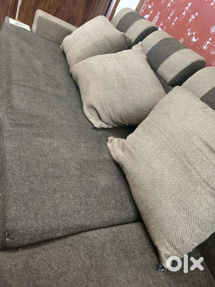 7 seater wooden sofa with 7 pillows