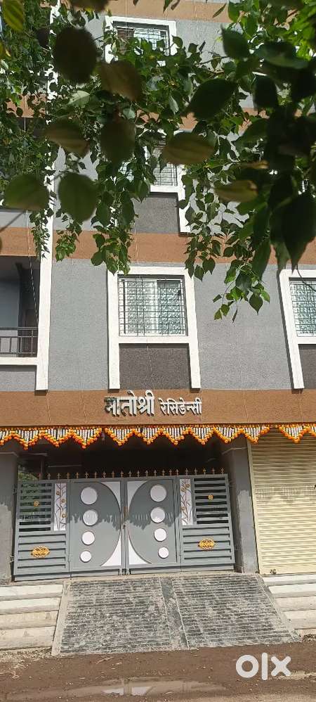 250 square feet shop