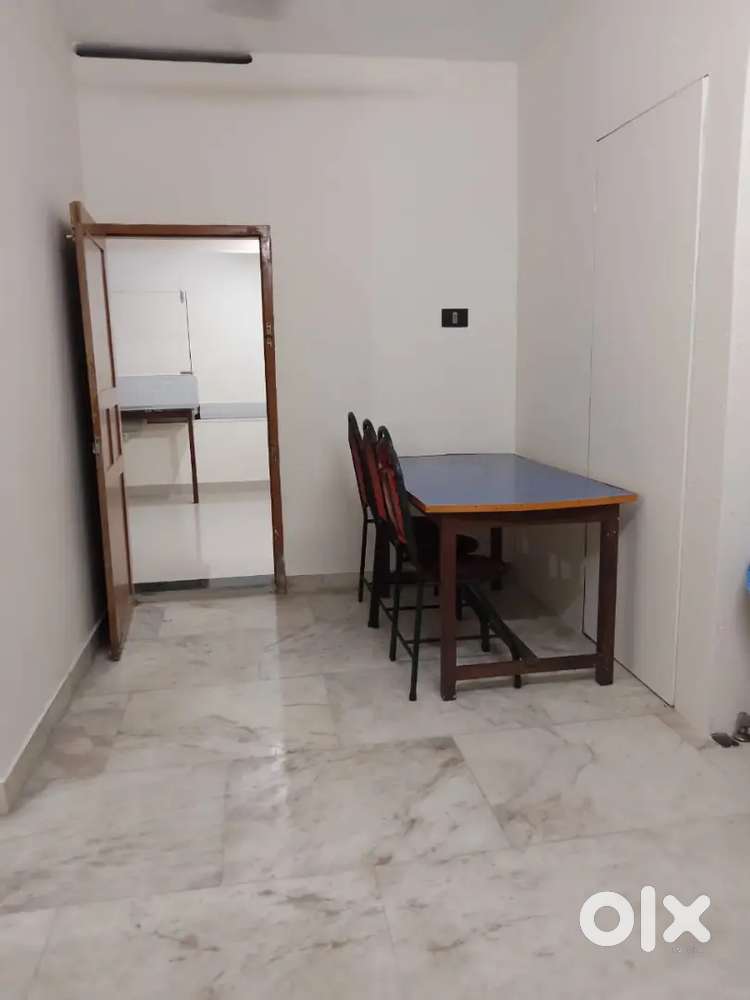 2 bhk upstair for rent  with common toilet