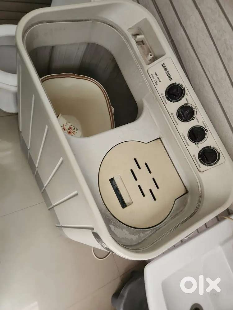 Semi automatic washing machine