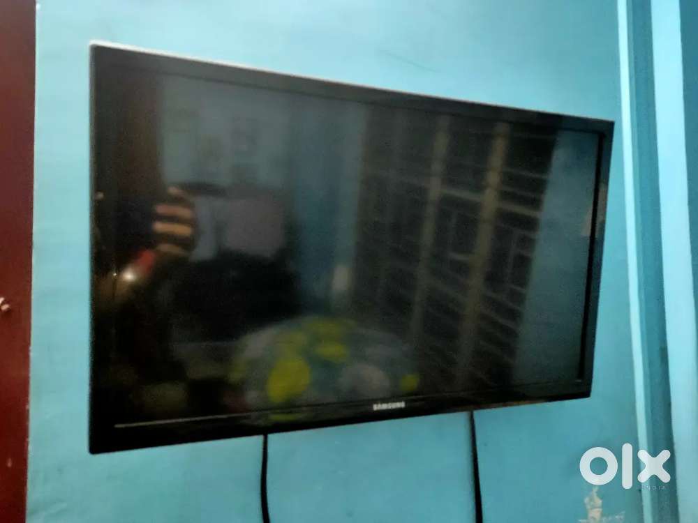 Samsung 24 inch LED TV - Excellent condition  5 years old