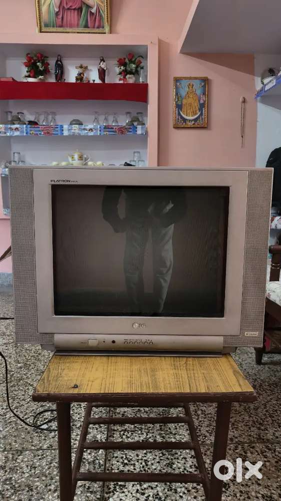 LG Flatron Plus CRT television
