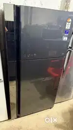 5 years waranty on hitachi 555 liter fridge in excellent condition