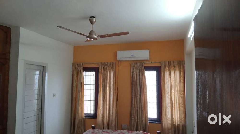 FOR WORKING BACHELORS / FAMILY . FULLY FURNISHED APPARTMENT . 3 AC .