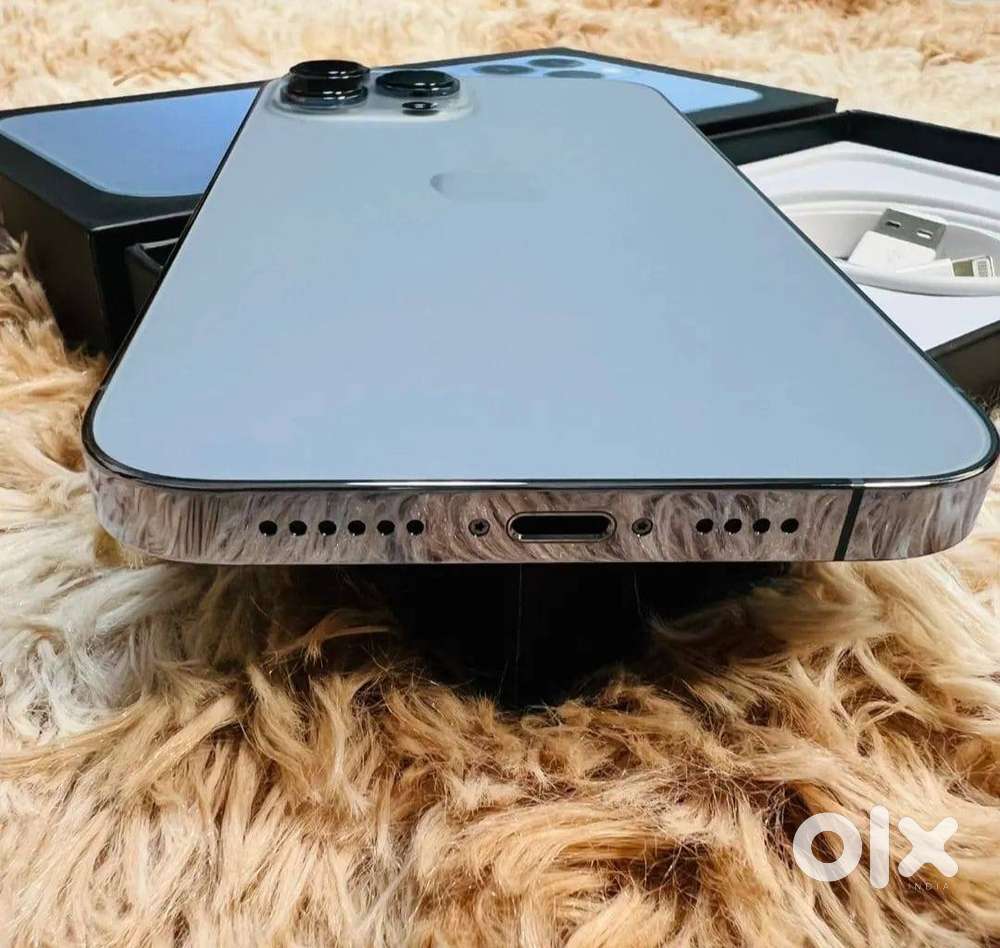 SEELING MY 6 MONTH USED MODEL I PHONE 13 PRO MAX