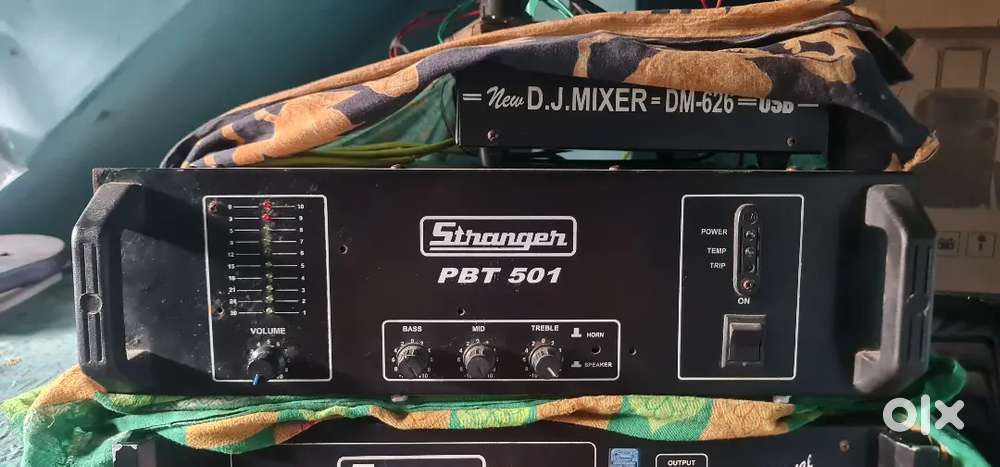 Amplifier 750 wat banwaya hua hai