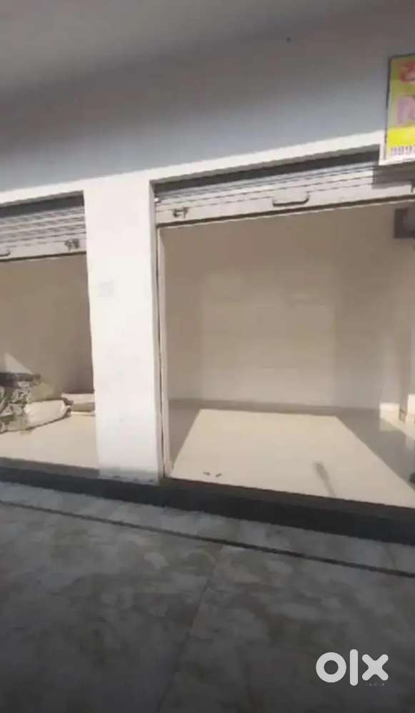 SHOP WITH 03 SHUTTER AT JAIN STREET Near Jain school