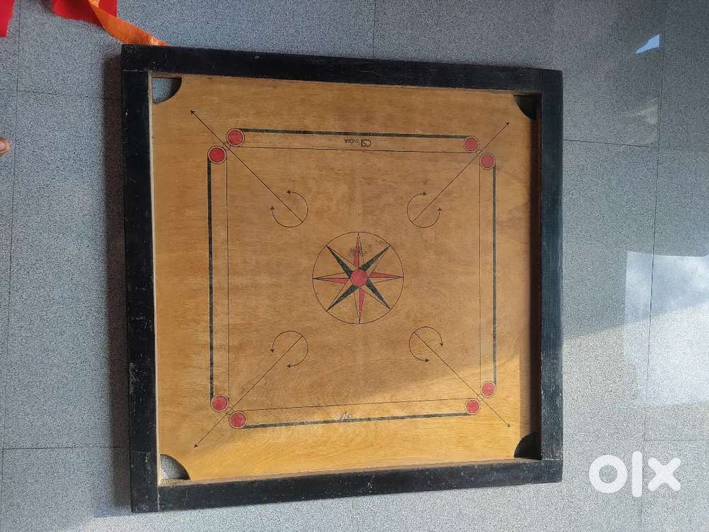 Carrom board