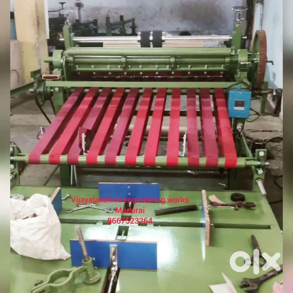 Paper cutting machine