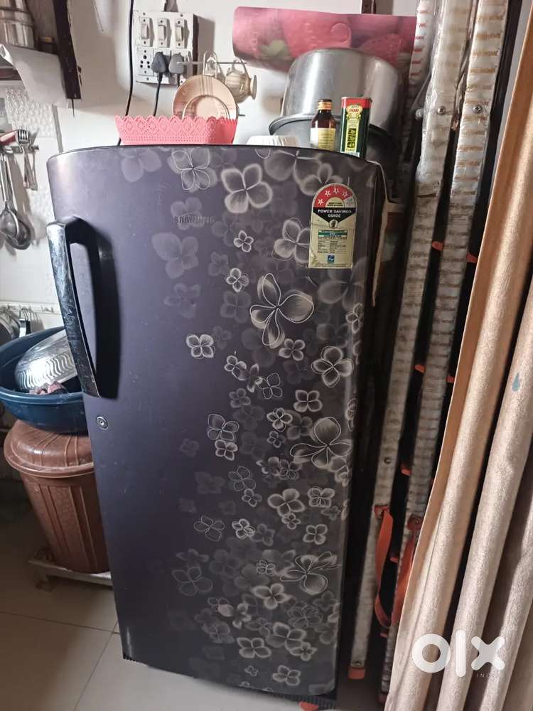SAMSUNG REFRIGERATOR