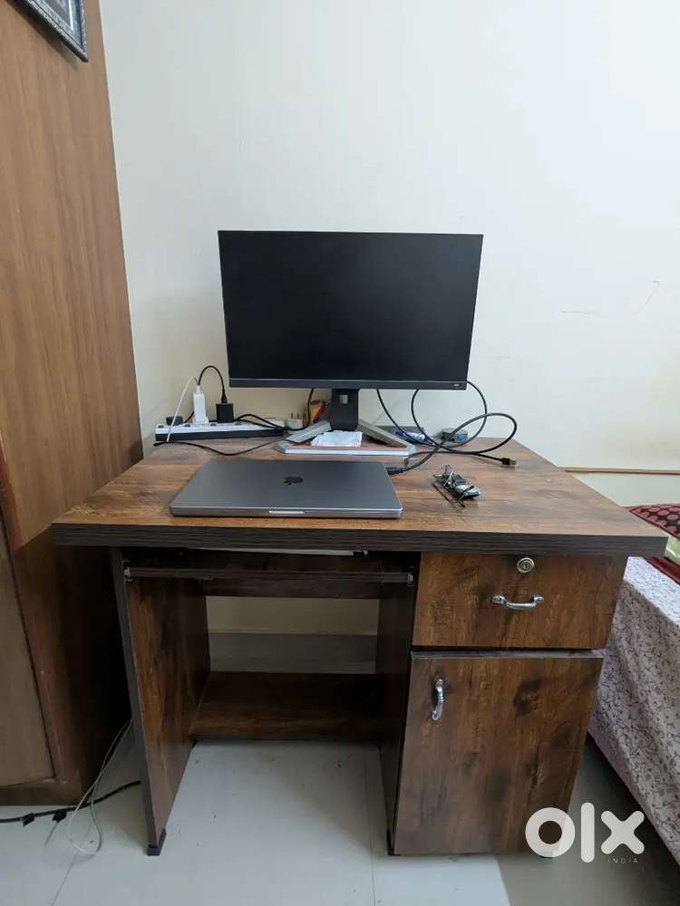 Computer Table with Drawer (3 x 2)