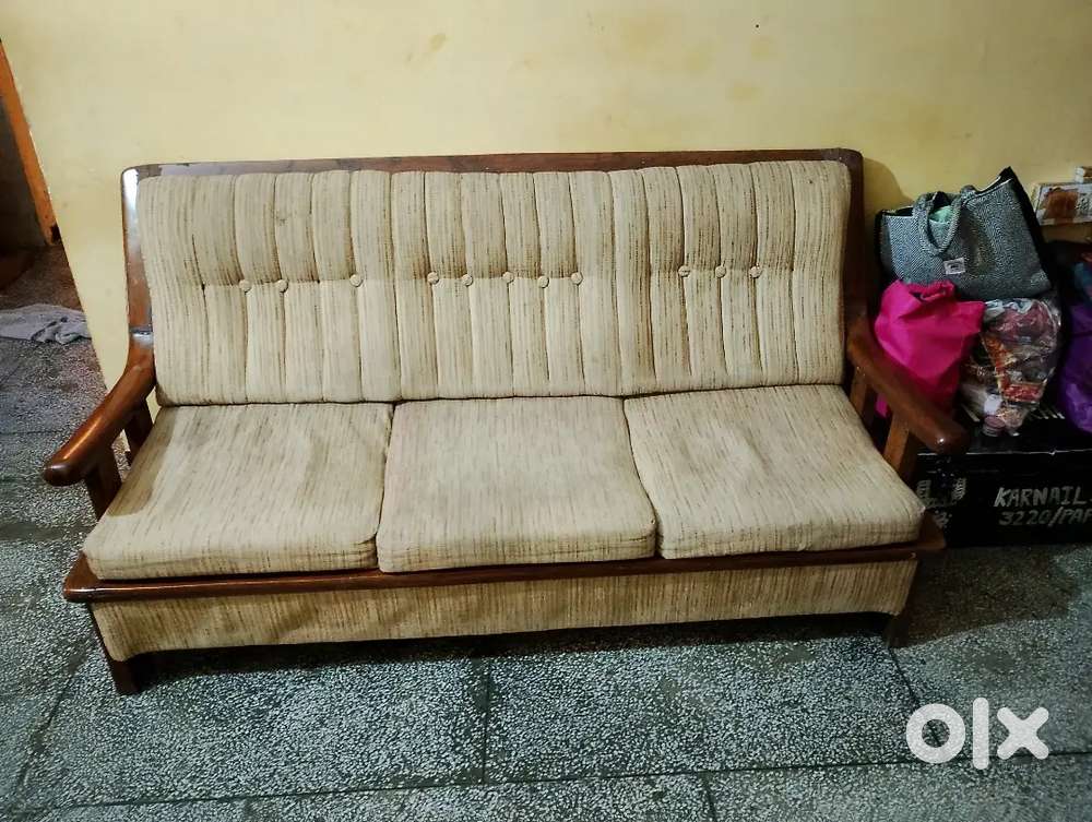 Urgent sale Sofa for sale in good condition at low price