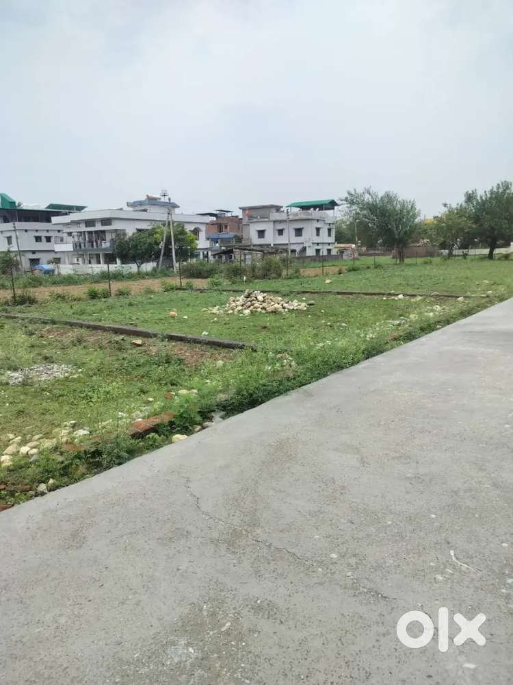Plot for sale in Pondha