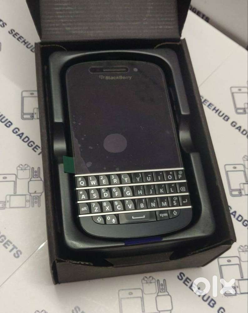 All new blackberry Q10 verient  with all accessories and bill and warr