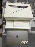 MacBook Pro (Mid 2018 with Touchbar, 13 inch, 128gb)