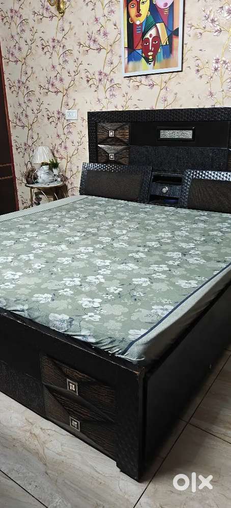 Queen size bed without mattress