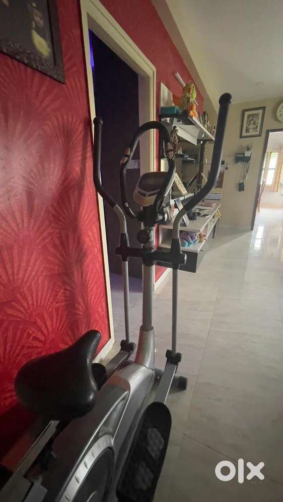 Cross trainer
