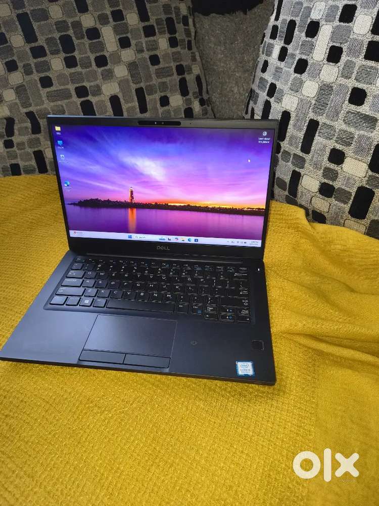 Dell laptop it's in good condition with orginal charger