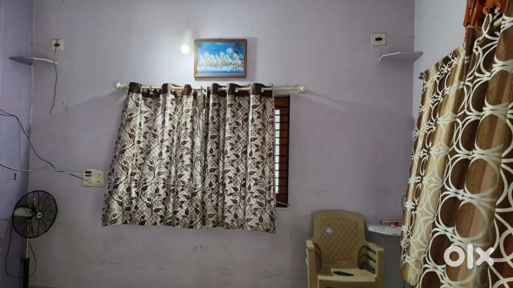 On rent At lathi road 1bhk + dining area ,indipendent house.