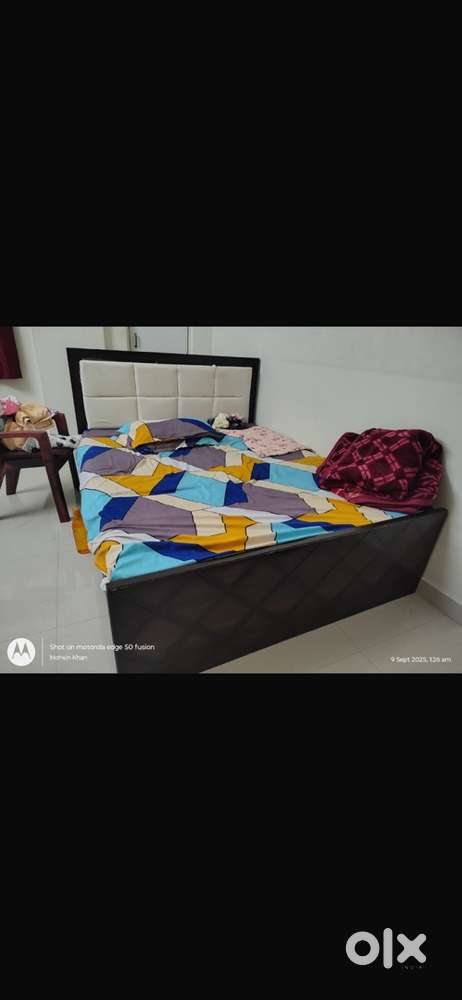 Queen size bed for sell