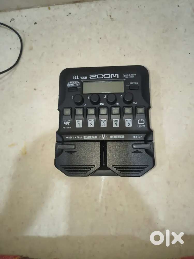 Guiter, multiple processor, with bill inside the box