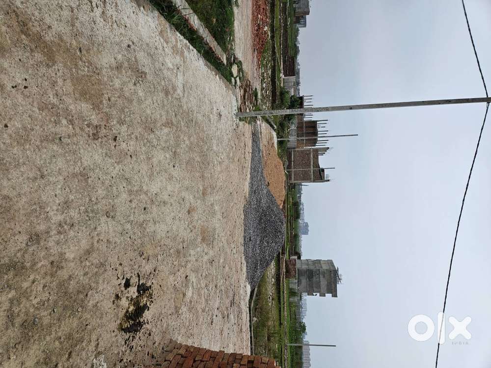 इंदिरा नगर में रतन आर्बिट के पीछे प्लाट लेने 25 फीट Rcc रोड पर कॉर्नर