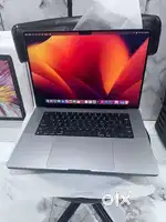 (Apple MacBook Pro 16-inch M1 Max)