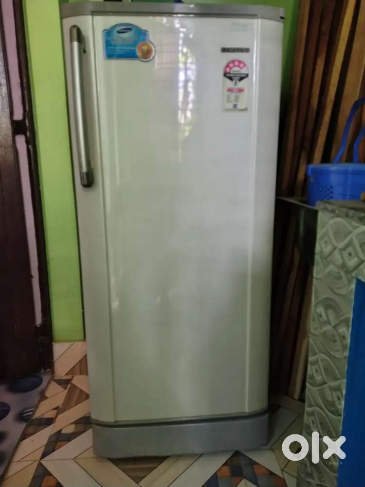 Fridge 180 Ltr. Samsung. Good condition and serviceable