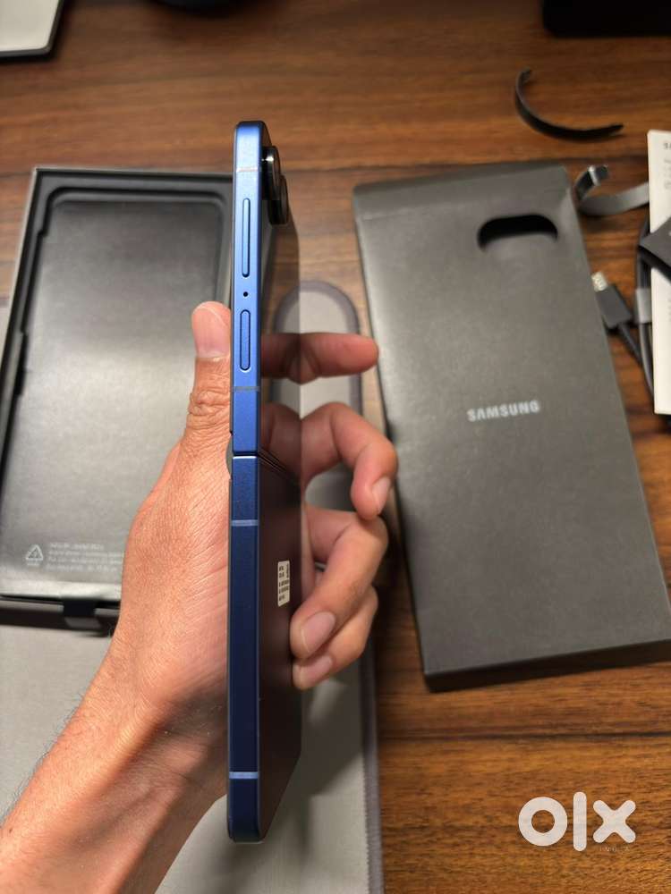 Z FLIP 7 256GB (Brand New)
