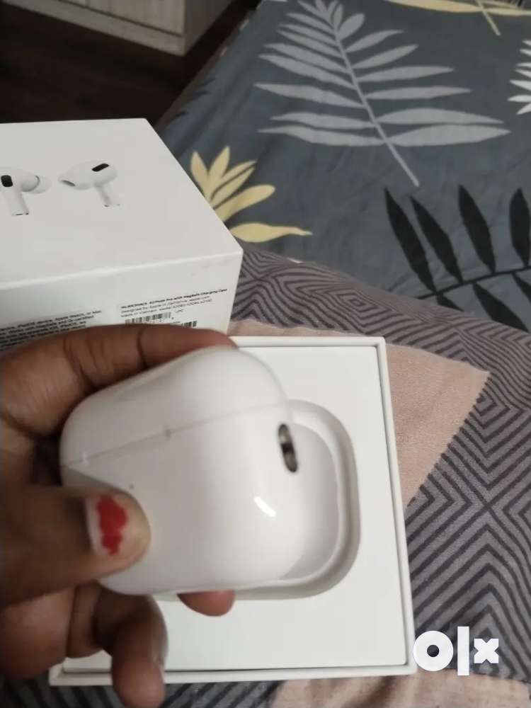 Airpods pro with magsafe charging case