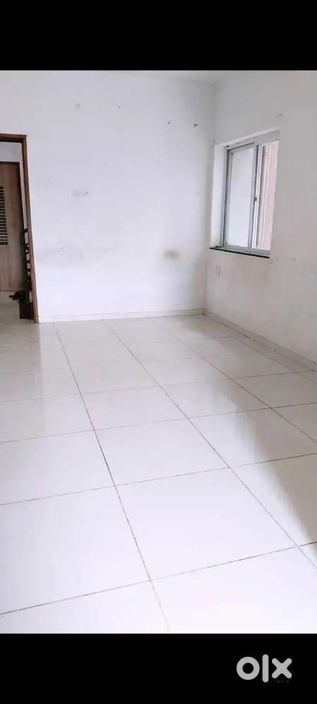 2bhk, main road touch, fully air circulation ,rail nagar rajkot